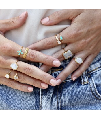 Bague dorée martelée et pierre facettée votre