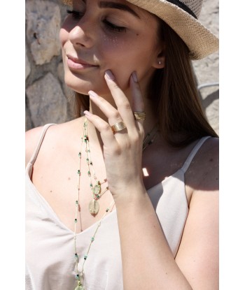 Bague dorée anneau texturé une grave pollution 