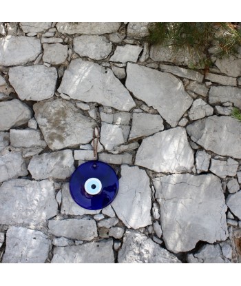 Oeil mural en verre soufflé rond sur le site 