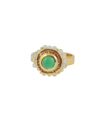 Bague dorée martelée fleur cabochon et petites pierres Dans la société mordern