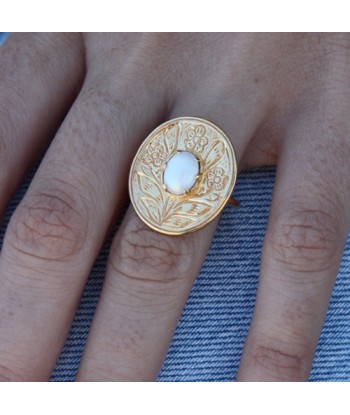 Bague dorée gravée fleur et pierre livraison et retour toujours gratuits