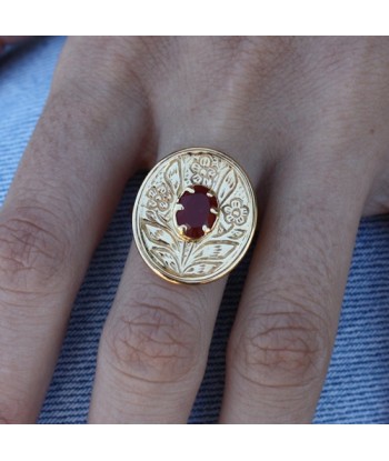 Bague dorée gravée fleur et pierre livraison et retour toujours gratuits