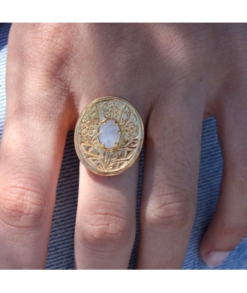 Bague dorée gravée fleur et pierre livraison et retour toujours gratuits