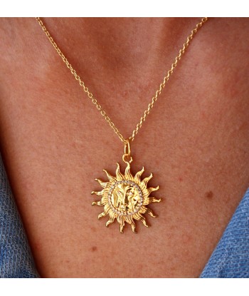 Collier doré médaille soleil visage et zircons Fin de série