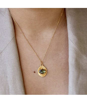 Collier doré médaille rayons de soleil et pierre facettée meilleur choix