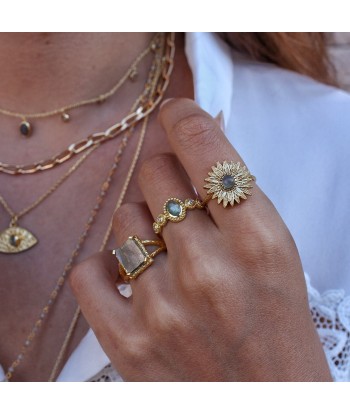 Bague dorée marguerite et pierre de technologie