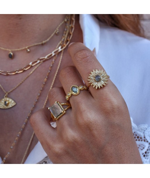 Bague dorée marguerite et pierre de technologie